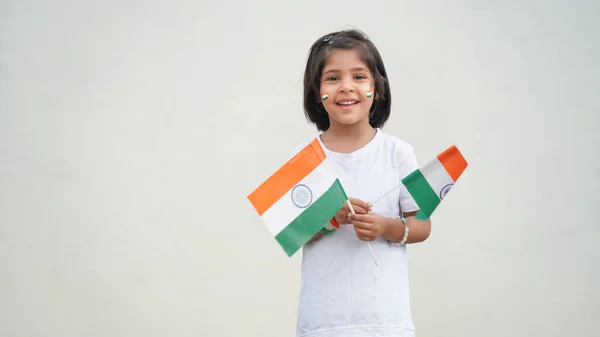 Liten Flicka Med Trefärgad Flagga Med Anledning Vijay Diwas Eller — Stockfoto