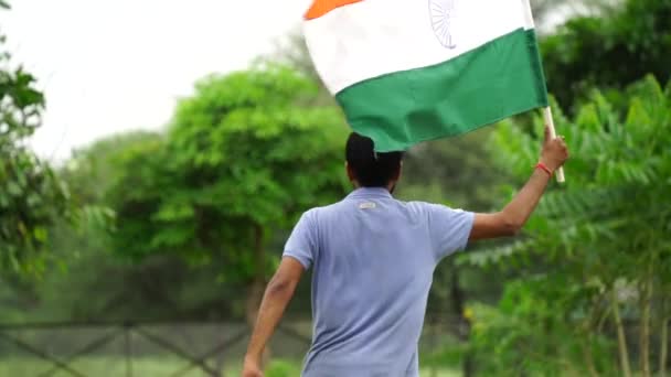 Indiska Man Med Flagga — Stockvideo