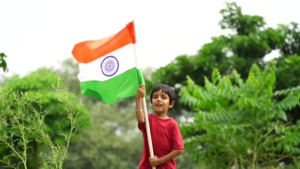 Маленькі Індіанські Діти Тримають Махають Або Бігають Триколором Задньому Плані — стокове відео