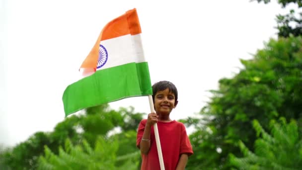 Petits Enfants Indiens Mignons Tenant Agitant Courant Avec Tricolore Avec — Video