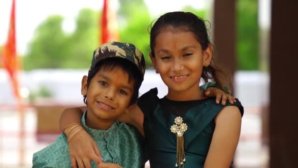 Маленькие Дети Традиционном Индийском Платье Наслаждаются Индийским Фестивалем Дети Этнической — стоковое видео