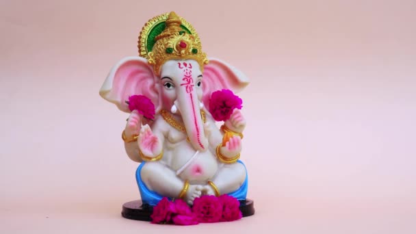 Socha Hinduistického Boha Ganéši Růžovém Pozadí Slavit Festival Lord Ganesha — Stock video