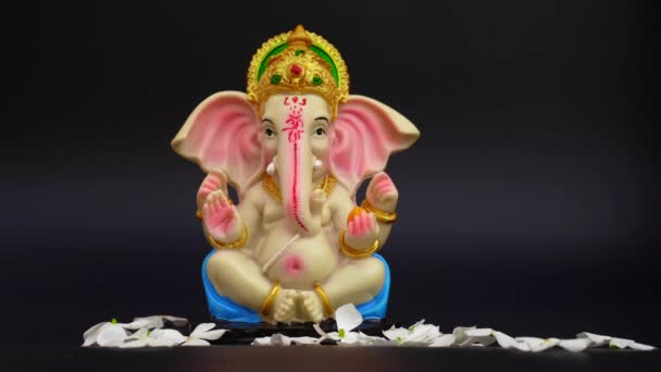 Dios Hindú Ganesha Escisión Sobre Fondo Oscuro Celebrar Festival Señor — Vídeo de stock