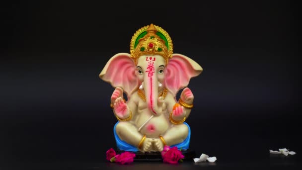 Hindoe God Ganesha Scluptuur Donkere Achtergrond Vier Lord Ganesha Festival — Stockvideo