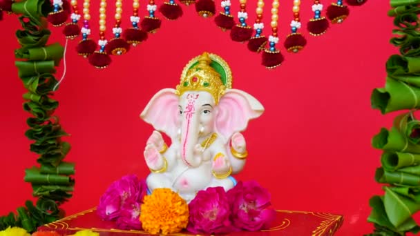 Dios Hindú Ganesha Escisión Sobre Fondo Rojo Celebra Festival Del — Vídeo de stock