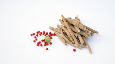 Withania somnifera, genellikle ashwagandha, Hint ginsengi, zehirli Bektaşi üzümü ya da kış kirazı olarak bilinir..