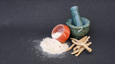 Ashwagandha Taze Yeşil Yaprakları Kök, İlaç Bitkisi, Withania Somnifera, Ashwagandha, Indian Ginseng, Poison Gooseberry, veya Winter Cherry olarak da bilinir..