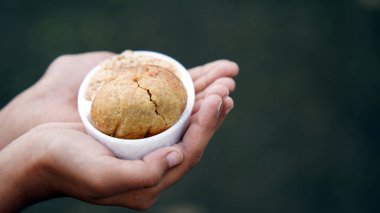 Rajasthani Geleneksel Mutfak Dal Baati Dal Bati veya Daal Baati Churma olarak da bilinir. Rajasthan, Uttar Pradesh ve Madhya Pradesh 'te popülerdir..