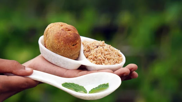 拉贾斯坦尼传统厨师达尔巴蒂也被称为达尔巴蒂或达尔巴蒂丘尔玛 它在拉贾斯坦邦 北方邦和中央邦很受欢迎 免版税图库图片