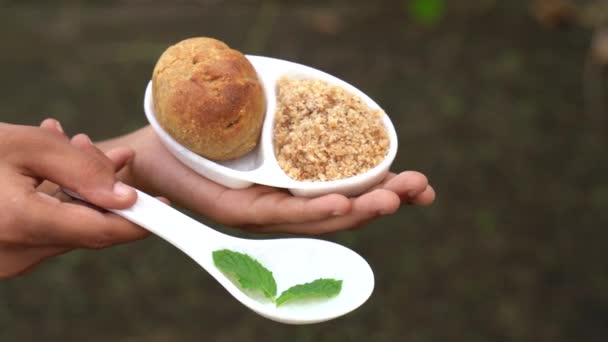 ラジャスターハニ伝統料理ダルバティはダルバティまたはダールバティチャルマとしても知られています それはラジャスタン ウッタルプラデシュおよびマディヤプラデシュで普及しています — ストック動画