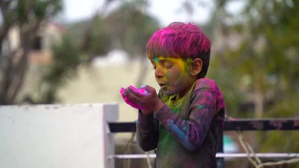아이의 비디오 색상을 얼굴에 색상으로 — 비디오
