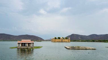 Rajasthan simgesi, Jal Mahal ya da Sagar Gölü 'ndeki Su Sarayı. Jaipur, Rajasthan, Hindistan