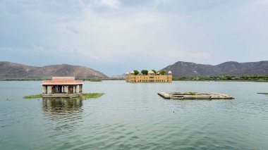 Rajasthan simgesi, Jal Mahal ya da Sagar Gölü 'ndeki Su Sarayı. Jaipur, Rajasthan, Hindistan