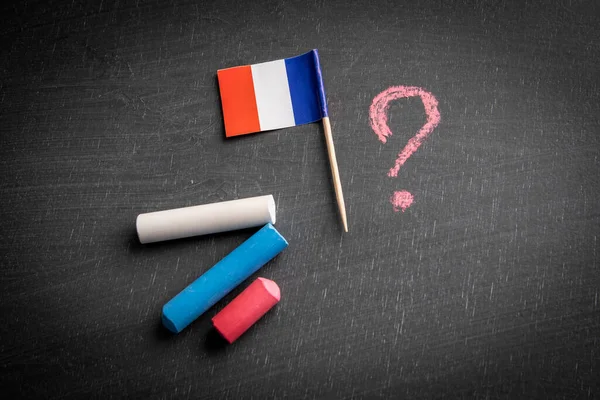 Французький Прапор Тлі Темної Дошки Бізнес Політика Подорожі Освіта — стокове фото