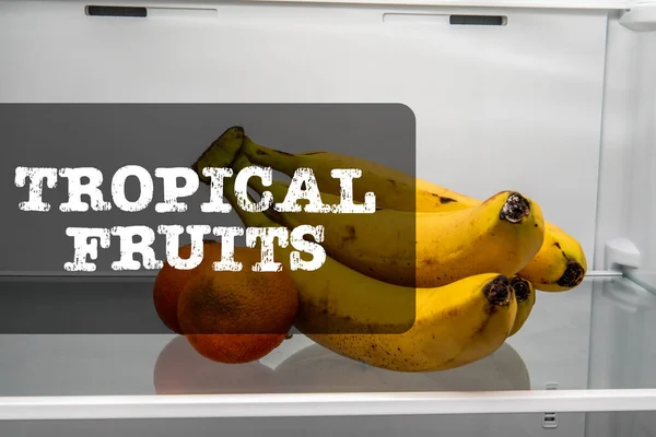 Frutas Tropicales Plátanos Naranjas Nevera —  Fotos de Stock