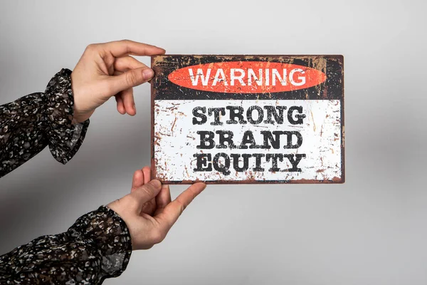 Equidad Marca Fuerte Señal Advertencia Con Texto Sobre Fondo Blanco —  Fotos de Stock