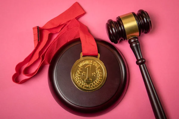 Geschillen Recht Rechterlijke Uitspraken Gouden Medaille Hamer — Stockfoto