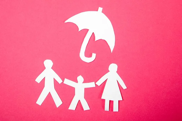 Zdraví Bezpečnost Rodině Papírové Lidské Postavy Růžovém Pozadí — Stock fotografie