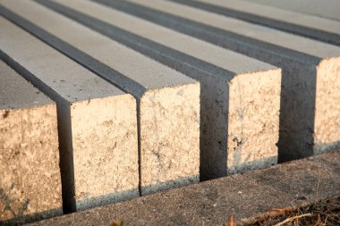 Beton yol kaldırımları. Yol yapımı ve depolama.