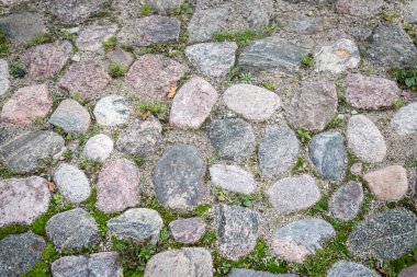 Çakıl taşı kaldırımı. Trafik, iyileşme ve kentsel çevre.