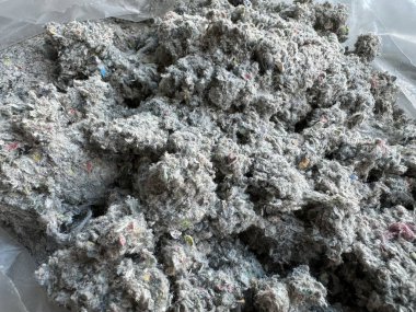 Duvarlar ve yerler için selüloz yalıtımı. Geri dönüştürülmüş gazete kağıdı. Isı ve enerji tasarrufu.