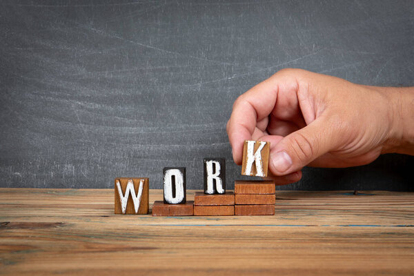 Trabajar Letras Madera Bloques Alfabeto Escalones Concepto Desarrollo Crecimiento — Foto de Stock