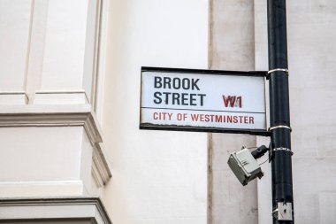 Londra, İngiltere - 17 Kasım 2024: Brook Caddesi W1, Westminster Şehri
