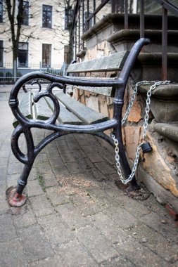 Park Bench Zincir ve Kilit Altında, Şehir Merkezi.