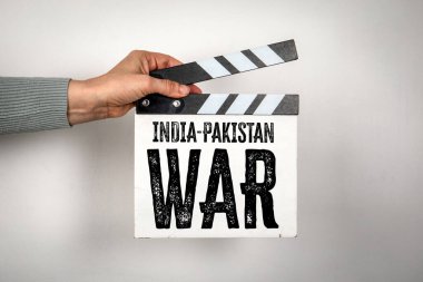 Hindistan-Pakistan Film Konsepti. El Tarafından Tutulan Alkışlar.