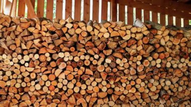Kurutma ve Kış Isıtma Hazırlama Odunluğu 'na İstiflenmiş Odun