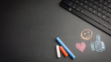 Sosyal medya kavramı - bulmacadaki harflerden oluşan kelime, Stop motion, 4K