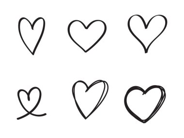 Bir dizi aşk işareti. El çizimi kalp tasarımı ögesi
