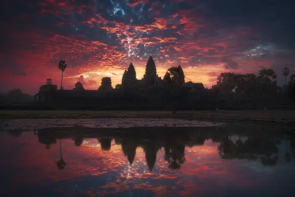 Angkor Wat Amanecer Fotos De Stock