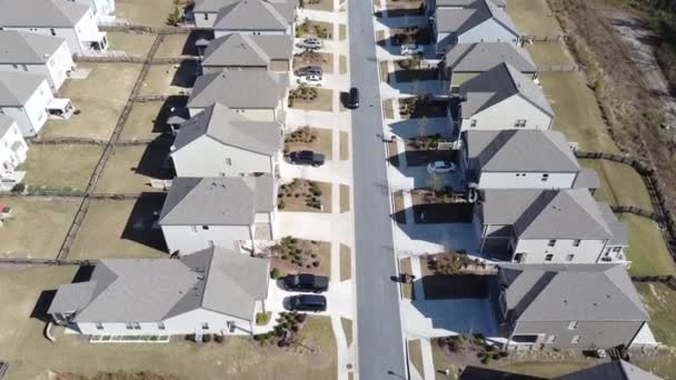 Flying Hoa Neighborhood Residential Streets Parked Car Front Garage Homes — Video