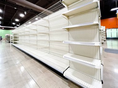Birçok boş raf, marketlerdeki tahtalar, gıda kıtlığı, salgın, ekonomik kriz ya da Dallas, Teksas 'ta kapanan mağazalar. Perakendecinin marketinde tüm biletler tükenmiş.