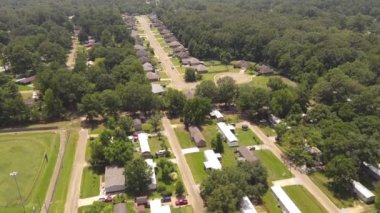 Geniş mobil ve imalat evleri. Yeni gelişime yakın. Richland Westside Park 'ta, banliyöde, Jackson, Mississippi' de, yemyeşil ağacı olan tek aile evleri.