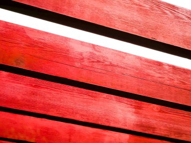 Sekoya boyalı pergola ahşap ahşap dış yapı beyaz gökyüzü arka planında izole, doğal olarak çarpıcı ahşap döşemeler, bir araya toplanmış, Dallas, Teksas, ABD 'de arka bahçe, ev geliştirme. DYI