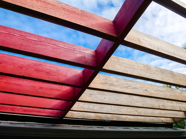 Attached Roof Pergola Redwood Color Oil Latex Stained Rafters Original — Stock Photo, Image