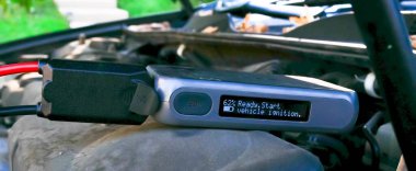 Panorama araba bataryası ateşlemeye hazır, 12V sıçrama motoru LED ışık, USB hızlı şarj, kaput acil durum yol yardımı altında, oto tamir, göz dikme sorunu. Ulaşım