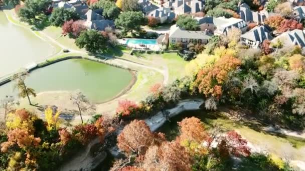 Park Central Kuzey Dallas Teksas Taki Renkli Sonbahar Yeşilliklerini Çevreleyen — Stok video