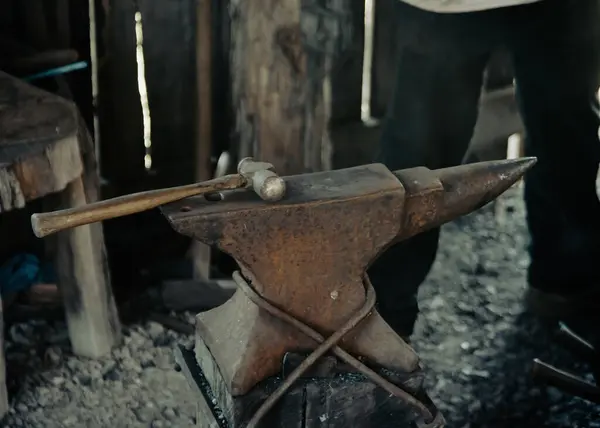 Stock image Traditional medieval anvil with hammer blacksmith tools at historical trade workshop in Mansfield, Missouri, wrought iron with a smooth working surface of hardened steel strike while forging. USA