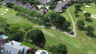 Lüks konaklama yerleri, beton kiremitler çatısı, yüzme havuzu Plano, Teksas, Dallas Fort Worth Metroplex