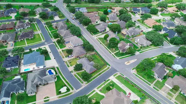 Stock image Intersection of residential street along row of single-family house with shingle, solar panel roofings in Calallen, Nueces County, Corpus Christi, middle income homes in Southern Texas, aerial. USA