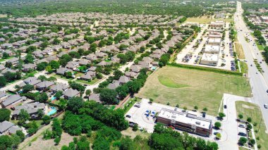 Keller Parkway, Farm to Market Road 1709 yakınlarındaki büyük boş arazi Keller şehir merkezinde hızla büyüyen karma kullanım alanı konut evleri, ticari binalar, restoran, hava manzaralı. ABD