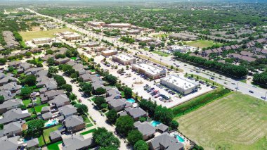 Keller Parkway, Farm to Market Road 1709 yakınlarındaki büyük boş arazi Keller şehir merkezinde hızla büyüyen karma kullanım alanı konut evleri, ticari binalar, restoran, hava manzaralı. ABD