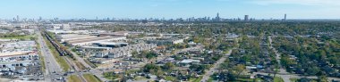 Houston şehir merkezindeki Panorama hava görüntüsü Hempstead Demiryolu Sanayi Parkı 'nın kuzeybatı Houston alt pazarı, ABD-290, Otoyol 6, Eyaletler Arası 10, karmaşık lojistik bölge merkezi. ABD