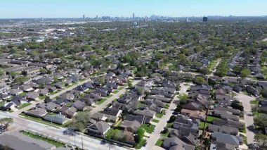 Sharpstown banliyö yerleşim evleri Güneybatı Bölgesi, Çin Mahallesi Houston, Teksas şehir merkezi siluet geçmişi, hızla büyüyen ana planlı topluluk, karışık kullanım geliştirme, üstgeçit.