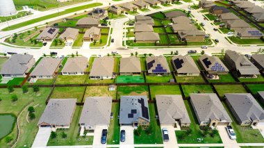 Lakeside 'ın Myrick Lane boyunca hızla büyüyen Princeton, Collin County, Kuzey Teksas' taki yeni inşaat evleri, temiz enerji verimliliği DFW metroplex, lüks deniz kenarı yerleşim alanı. ABD