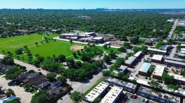 Kuzey Dallas Marcus Park Eğlence Merkezi Topluluğu yemyeşil konut evleri, apartman kompleksi, ticari binalar depoları Dennis, Northaven Yolu, ilkokul inşaatı. ABD