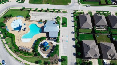 Lüks yaşam havuzları, gölgeli oyun alanları, pergola, Princeton, Collin County, Teksas 'taki yeni inşaat evlerinde piknik tesisleri, McKinney yakınlarındaki hızlı büyüyen alanlar. ABD